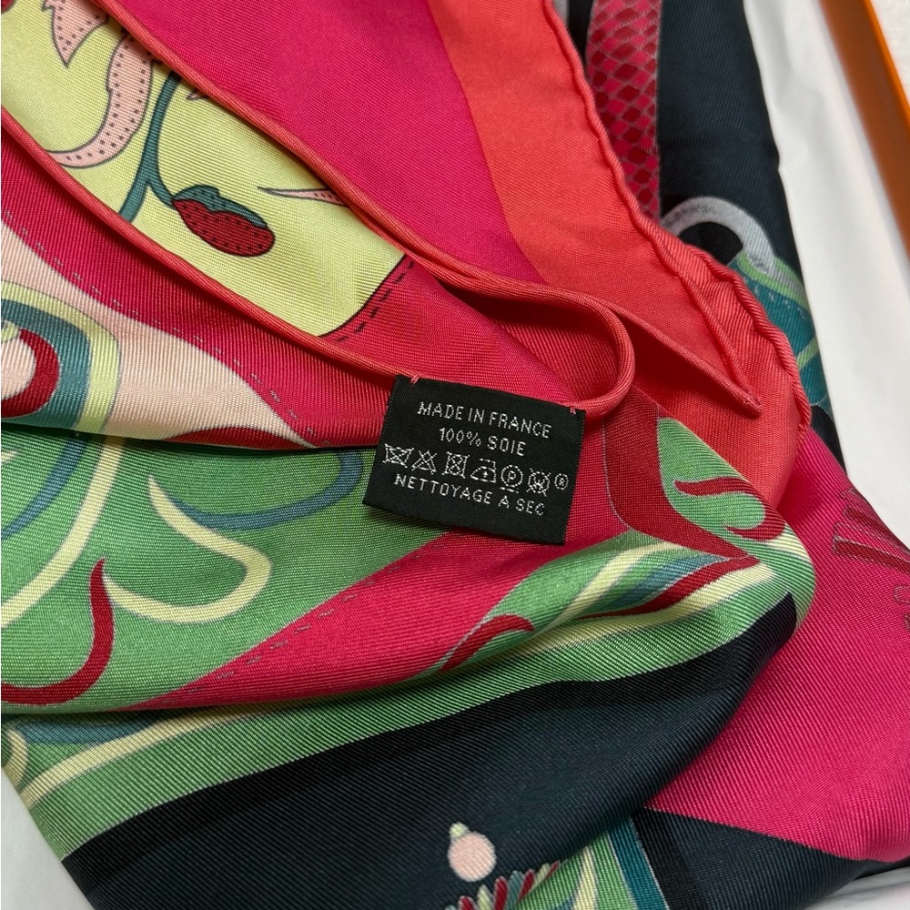 Hermes Pattern Triangular Scarf [OS] - Picture 3 of 8